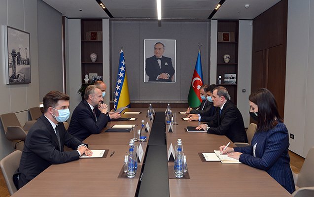 Bakir İzetbeqoviç Ağdamda gördüyü dağıntıdan danışdı