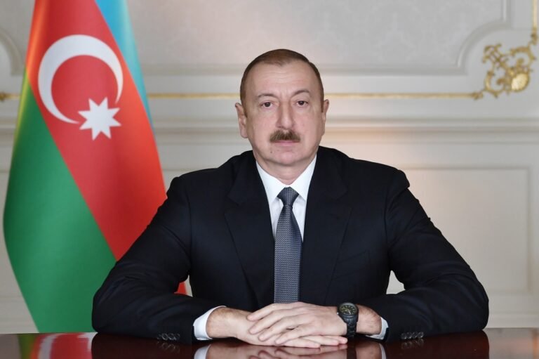 Prezident İlham Əliyev dövlət qulluqçularını təltif edib – SƏRƏNCAM