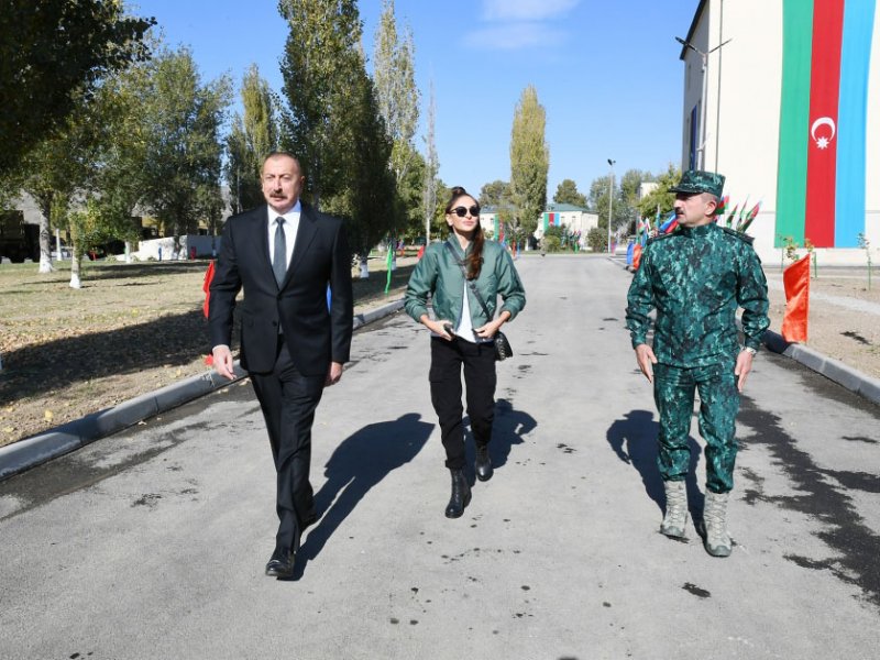 Prezident və xanımı DSX-nin yeni hərbi hissə kompleksinin açılışında - Fotolar