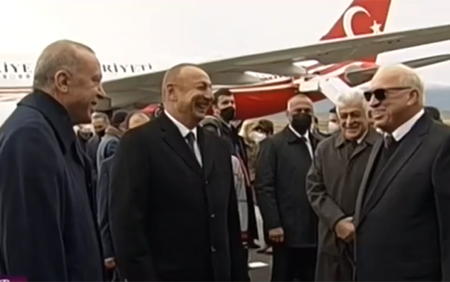 Füzuli aeroportunda səmimi ab-hava - Video