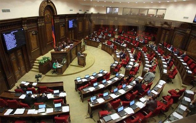 Ermənistan parlamentində sərhədlə bağlı dinləmələr keçirilir.