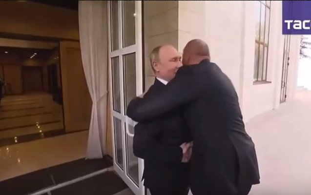 Vladimir Putin İlham Əliyevi belə qarşıladı - Video