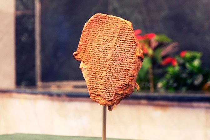 ABŞ İraqdan oğurlanmış 3500 illik tarixi əsəri geri qaytardı - Foto