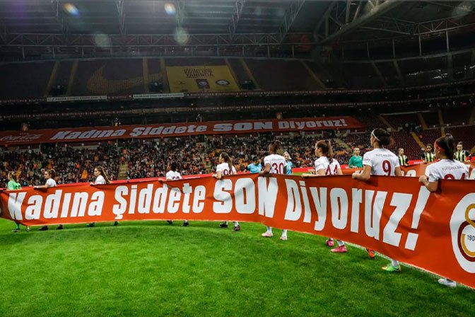 Fənərbağça” “Qalatasaray”ı darmadağın etdi