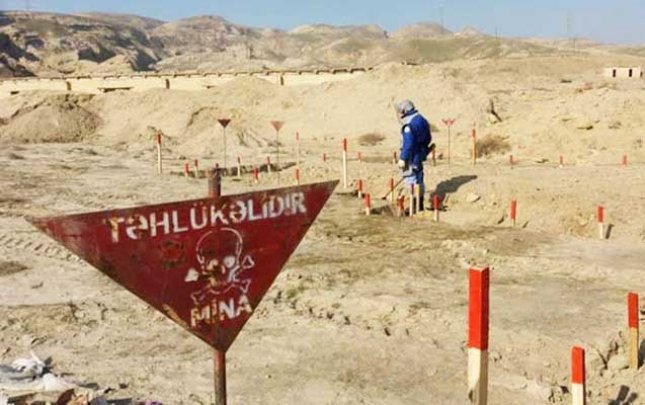 Ağdamda yol çəkən maşın minaya düşdü