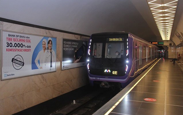 Bakı metrosunda qadın qatar yoluna düşdü