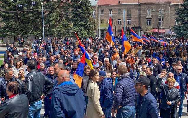 Gümrüdə Paşinyanın əleyhinə aksiya keçirilir