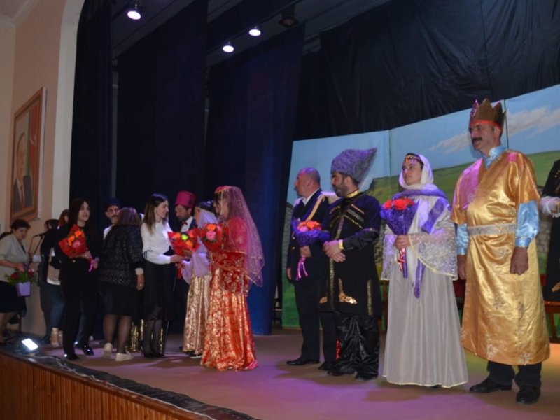 Şabran Xalq teatrının İlyas Əfəndiyevin "Xan qızı" tamaşası tamaçılara təqdim olundu.