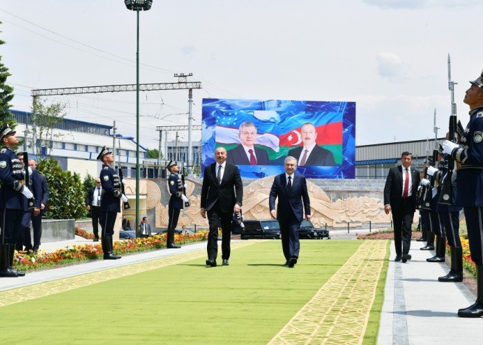 Prezidentlər Daşkənddə Heydər Əliyev Meydanının açılışını etdilər - FOTOLAR + YENİLƏNİB