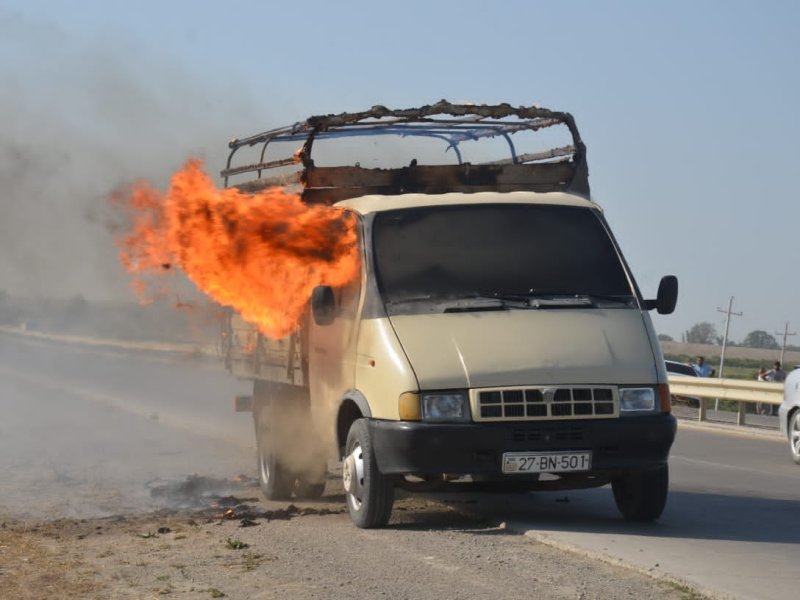Şabran rayonu ərazisindən keçən hissəsində “QAZel” markalı avtomobil yanıb.