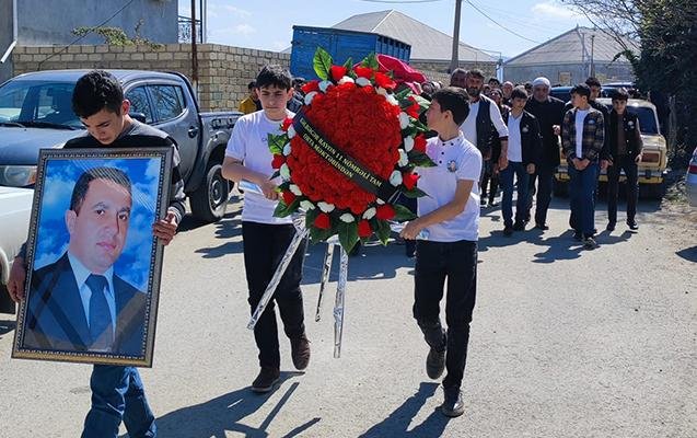 Faciəvi şəkildə ölən müəllimi şagirdləri yola saldı... - Foto