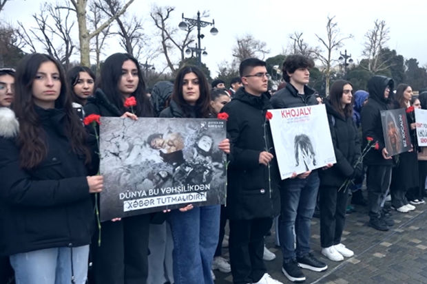 Bakıda Xocalı faciəsinin 32-ci ildönümünə həsr olunmuş fləşmob keçirilib - VİDEO