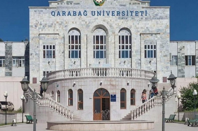 Qarabağ Universitetində ingilis dili üzrə müəllim vakansiyası elan edilib