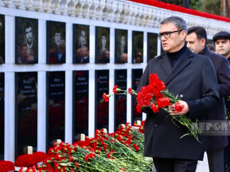 Şəhidlər xiyabanına xalq ziyarəti davam edir - FOTOREPORTAJ