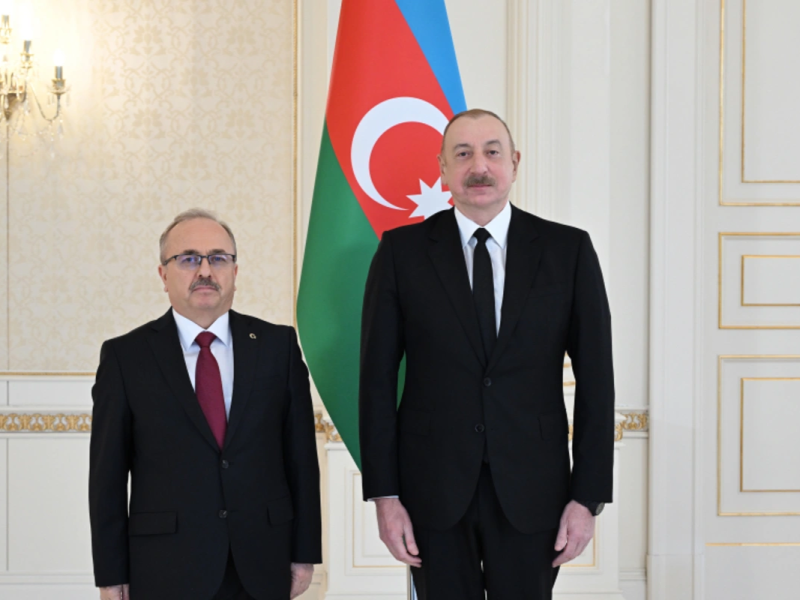 Prezident İlham Əliyev Türkiyənin Azərbaycanda yeni təyin olunmuş səfirinin etimadnaməsini qəbul edib