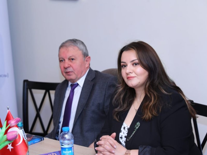 ELXAN ELATLI İLƏ İMZA GÜNÜ KEÇİRİLDİ.