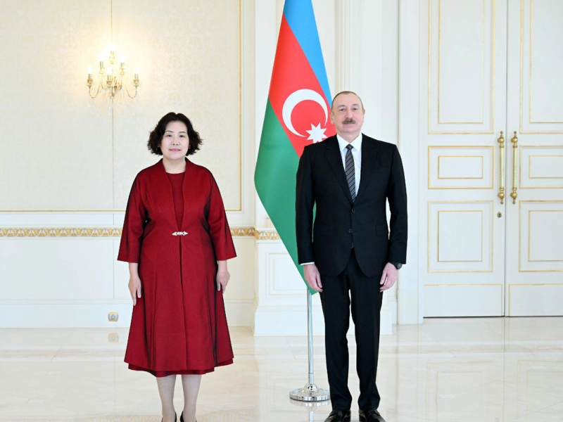 İlham Əliyev Çinin Azərbaycanda yeni təyin olunmuş səfirinin etimadnaməsini qəbul edib
