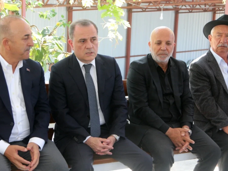 Ceyhun Bayramov Mövlud Çavuşoğlunu ziyarət edərək başsağlığı verib