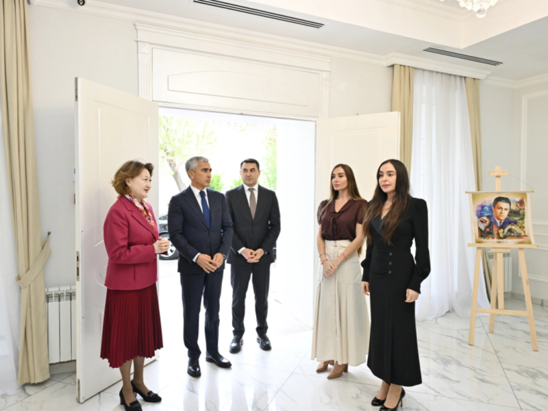 Leyla Əliyeva və Arzu Əliyeva Türk Mədəniyyəti və İrsi Fondunu ziyarət ediblər