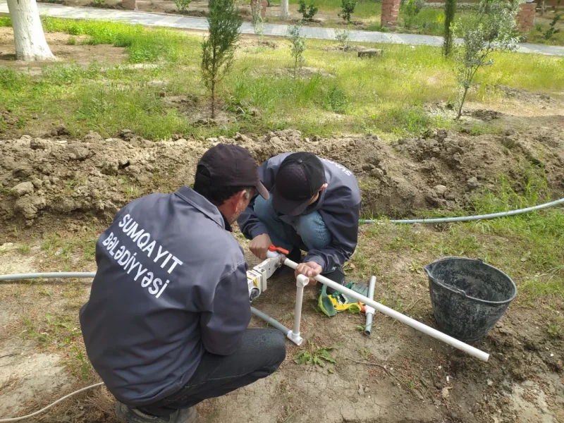 Sumqayıt bələdiyyəsi  "Bələdiyyə parkı" ərazisində yeni su xətti  çəkir