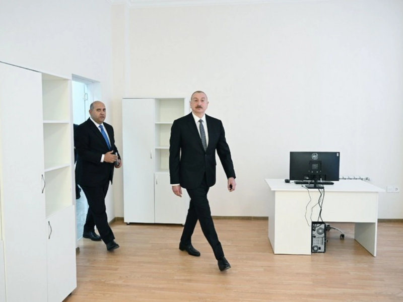 Prezident Ağdamın Kəngərli kəndində inşa edilmiş çoxfunksiyalı inzibati binada yaradılan şəraitlə tanış olub