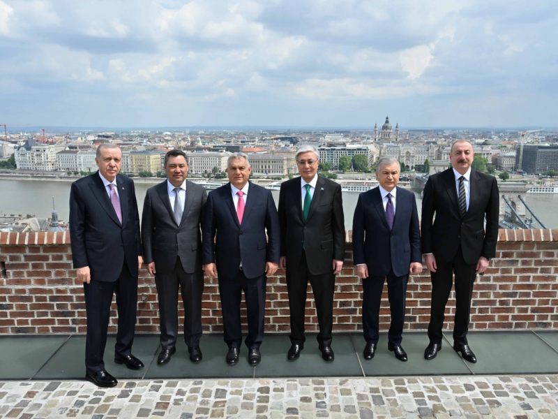 Budapeştdə TDT dövlət və hökumət başçılarının şərəfinə rəsmi lanç verilib