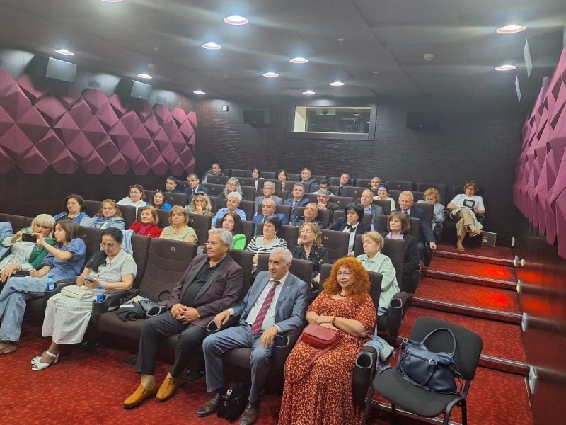 "Doğma Sahillər" filminin rejisor və aktyorları ilə görüş.