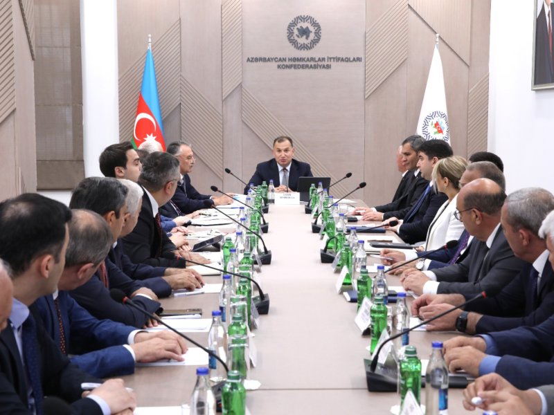 Azərbaycan Həmkarlar İttifaqları Konfederasiyasında üzv təşkilatların rəhbərləri ilə müzakirələr aparılıb