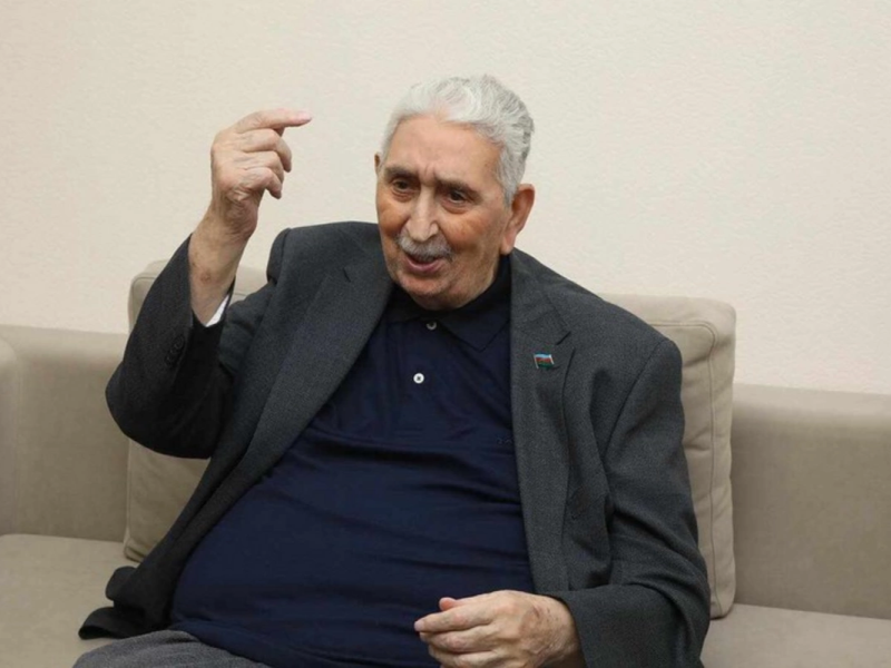 Həmkarlar ittifaqının nümayəndələri Xalq artisti Arif Babayevi ziyarət edib
