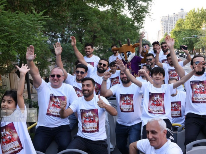 Millimizin dünya çempionu olması münasibətilə Bakıda şəhər turu keçirilib