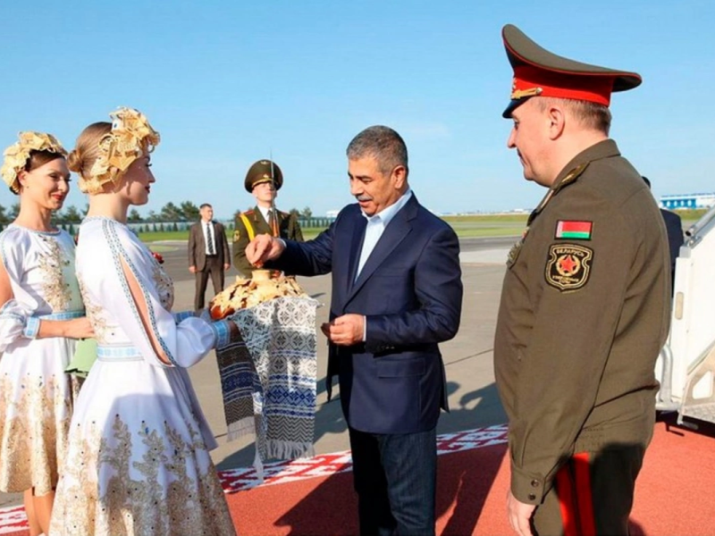 Azərbaycanın müdafiə naziri Belarusa rəsmi səfər edib