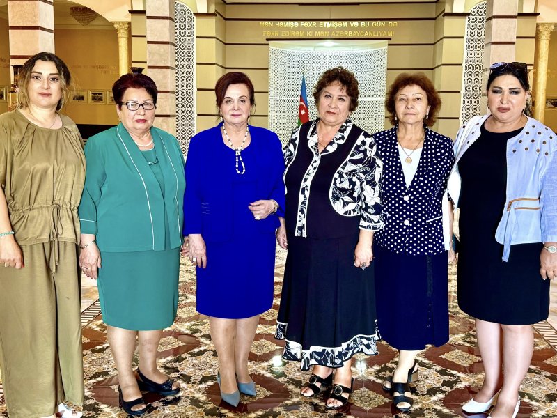 🇦🇿🌹Xaçmazda şəhid analarının baş örtüyü                  qızılı kələğayı ilə dəyişdirildi.