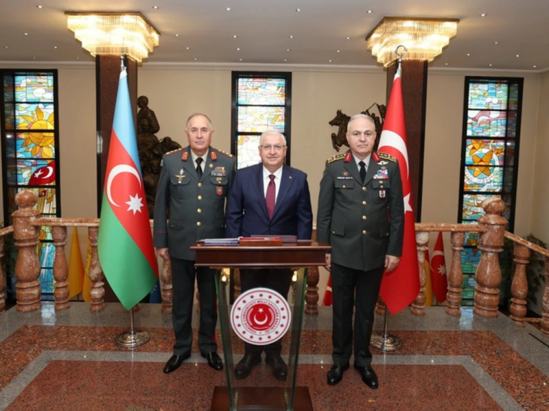 Kərim Vəliyev Ankarada Türkiyənin milli müdafiə naziri ilə görüşüb