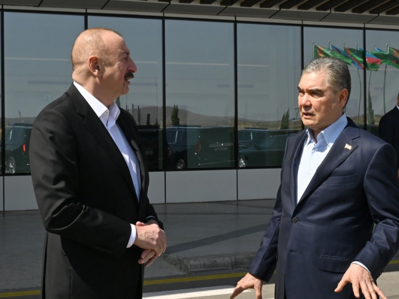 İlham Əliyev Qurbanqulu Berdiməhəmmədovu Füzulidə qarşıladı