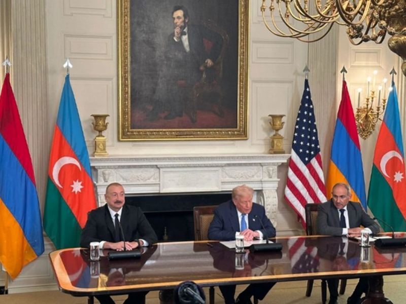 İlham Əliyev, Donald Tramp, Nikol Paşinyan üçtərəfli sənəd imzalayıb