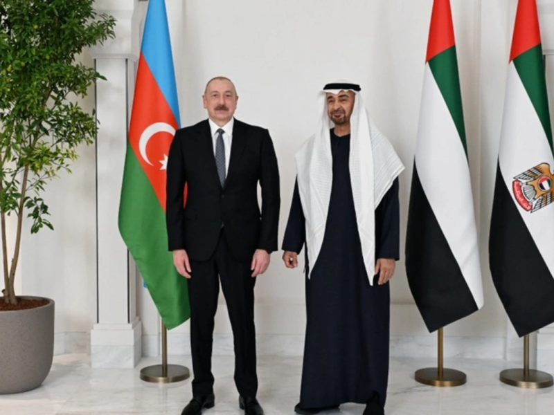 İlham Əliyev BƏƏ Prezidentinə zəng edib