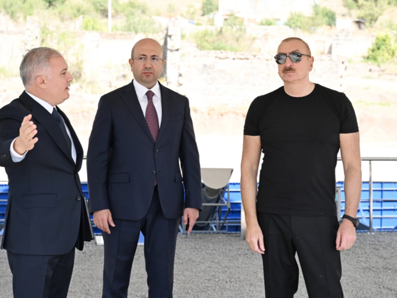 Prezident İlham Əliyev Kəlbəcər şəhər parkının təməlini qoyub