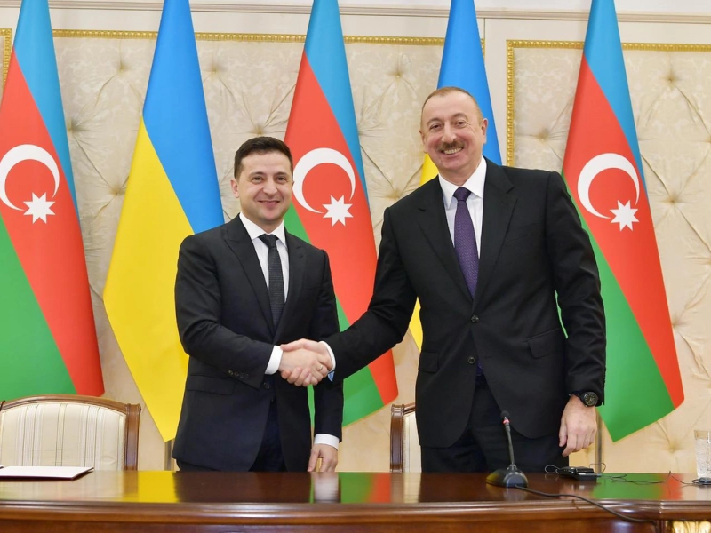 Prezident İlham Əliyev Zelenskini təbrik edib