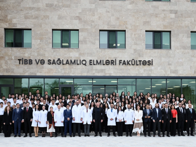 İlham Əliyev Qarabağ Universitetinin Klinikası binasının açılışında iştirak edib