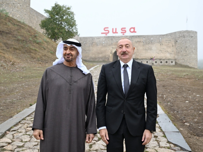 Azərbaycan və BƏƏ liderləri Şuşa qalasının önündə foto çəkdiriblər