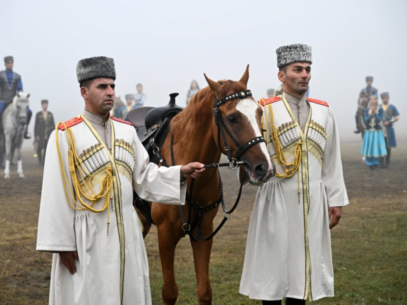 İlham Əliyev Şeyx Məhəmməd bin Zayed Al Nəhyana Qarabağ atı hədiyyə edib