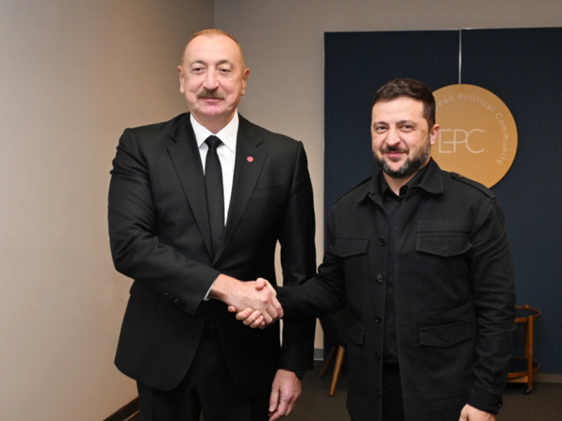 İlham Əliyev Kopenhagendə Volodimir Zelenski ilə görüşüb