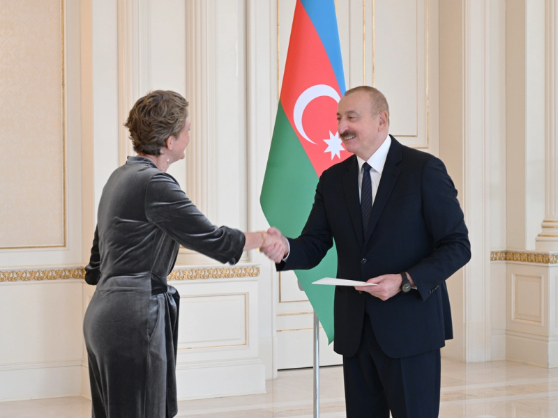 Prezident İlham Əliyev Niderlandın Azərbaycanda yeni təyin olunmuş səfirinin etimadnaməsini qəbul edib