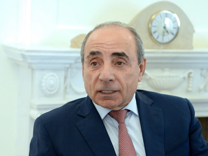 İlham Əliyev Yaqub Eyyubovu təltif etdi