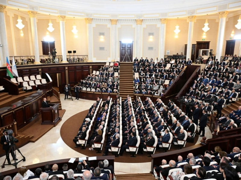 Prezident: Öz dilimizi qorumasaq, onda yavaş-yavaş bizim milli kimliyimiz də sarsıla bilər