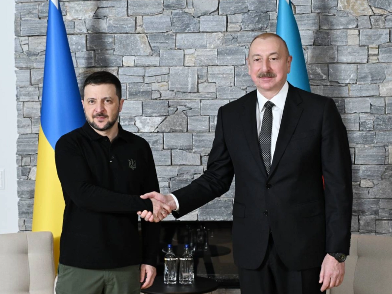 İlham Əliyev Volodimir Zelenski ilə Ukraynada Azərbaycan səfirliyinə raket zərbəsini müzakirə edib