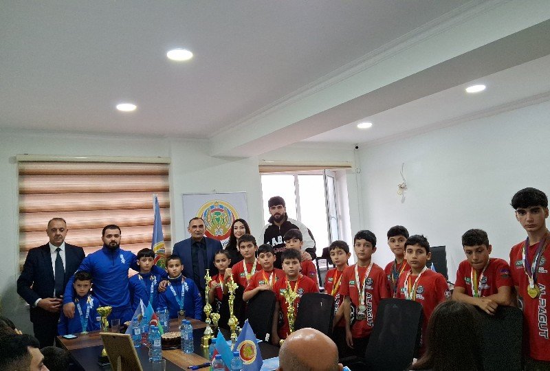 Dünya çempionları Vəhdət Partiyasında!