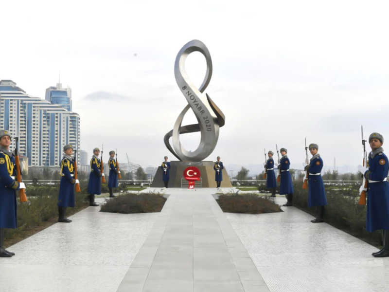 Cevdet Yılmaz Zəfər parkını ziyarət edib