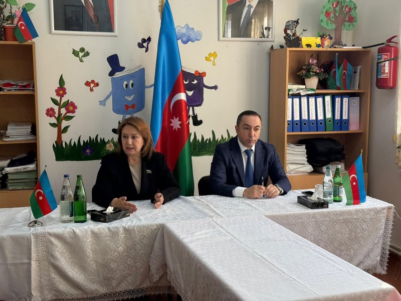 “Deputat və bələdiyyə sədri Yaşıldərədə vətəndaşlarla görüşdü”