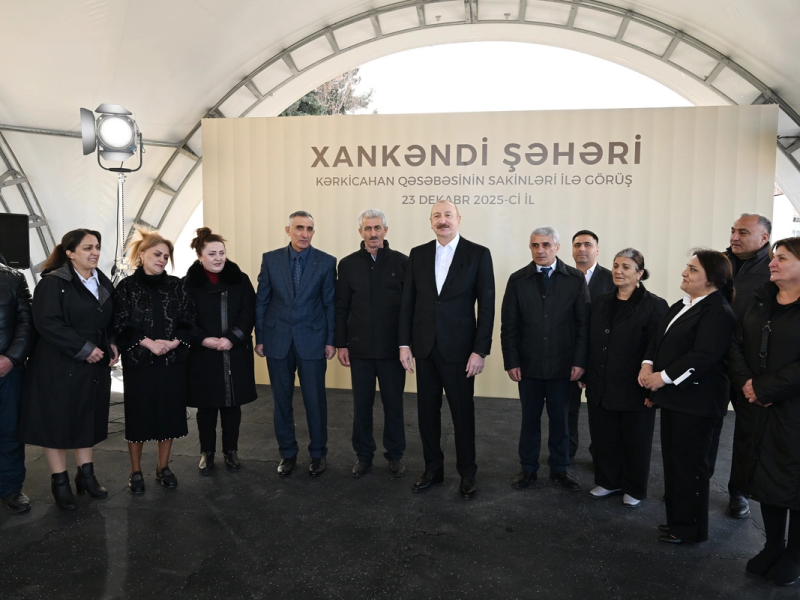 İlham Əliyev Kərkicahan qəsəbəsində sakinlərlə görüşüb